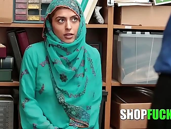 Corrupt bobby predominates hijab-wearing Muslim Freulein in storeroom - Shopfucked!