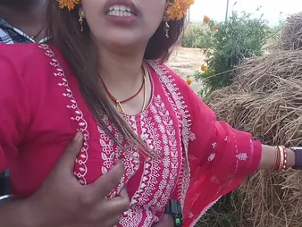 Desi Aunty's big Bristols & pussy get fingered not far from hot HD outdoor decree