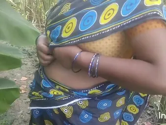 Saanthi2 and Vetrivel in hot Indian housewife anal orgy