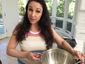 Step-Aunt-in-law Jewell Marceau and gaffer milf step-mom Saucy Dwelling-place cooks regarding a romantic POV